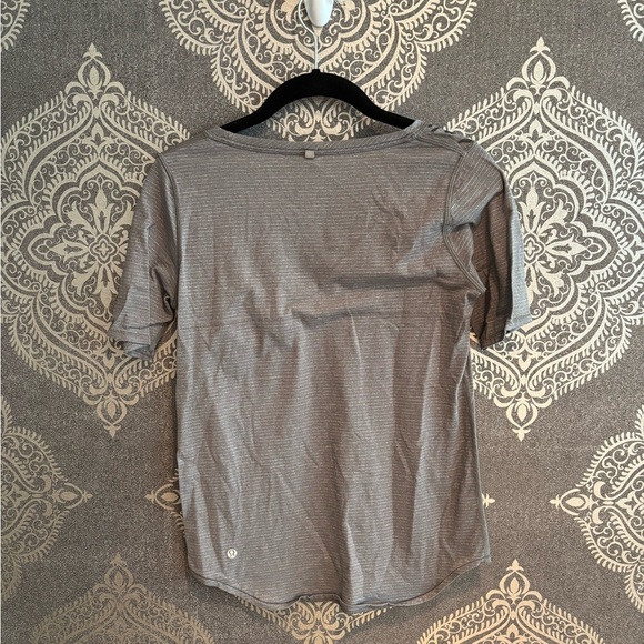 Gray Leopard Print Women's Top Lululemon - Picture 2 of 2